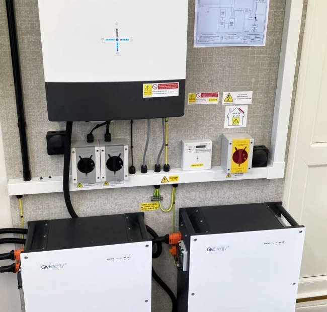 Batteries_and_inverter3